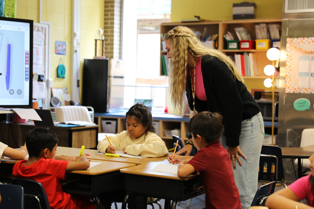Classroom Spotlight: In Erie Stookey’s classroom at Roan School, students recently explored primary and secondary sources before putting their knowledge into action—writing their very own informative letters!