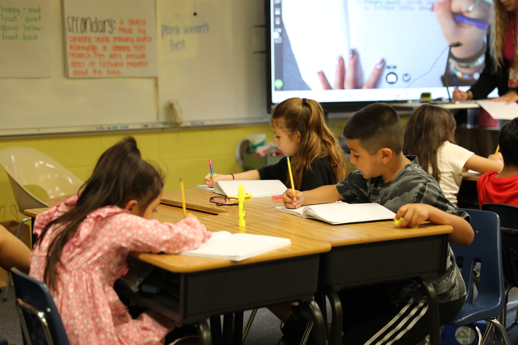 Classroom Spotlight: In Erie Stookey’s classroom at Roan School, students recently explored primary and secondary sources before putting their knowledge into action—writing their very own informative letters!