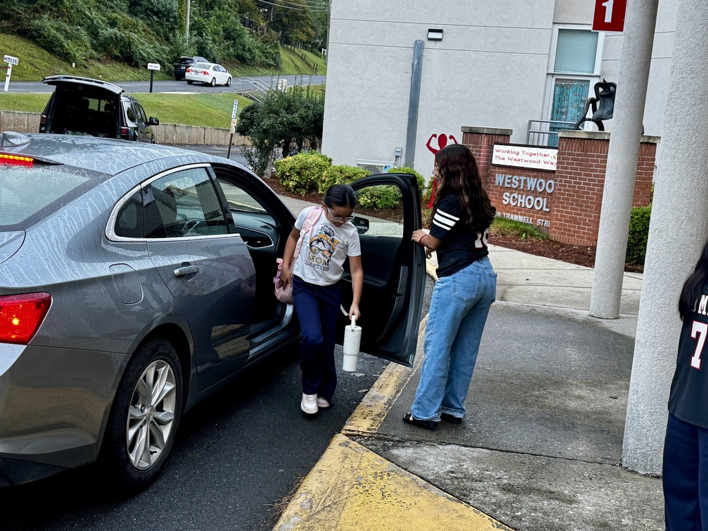 The Dalton Academy flag football team recently visited Westwood School to greet students with smiles, open car doors, and wish them a fantastic day of learning. Thank you, Pumas, for spreading positivity and showing what it means to lead with kindness!
