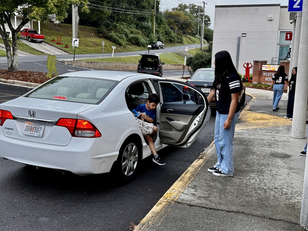 The Dalton Academy flag football team recently visited Westwood School to greet students with smiles, open car doors, and wish them a fantastic day of learning. Thank you, Pumas, for spreading positivity and showing what it means to lead with kindness!