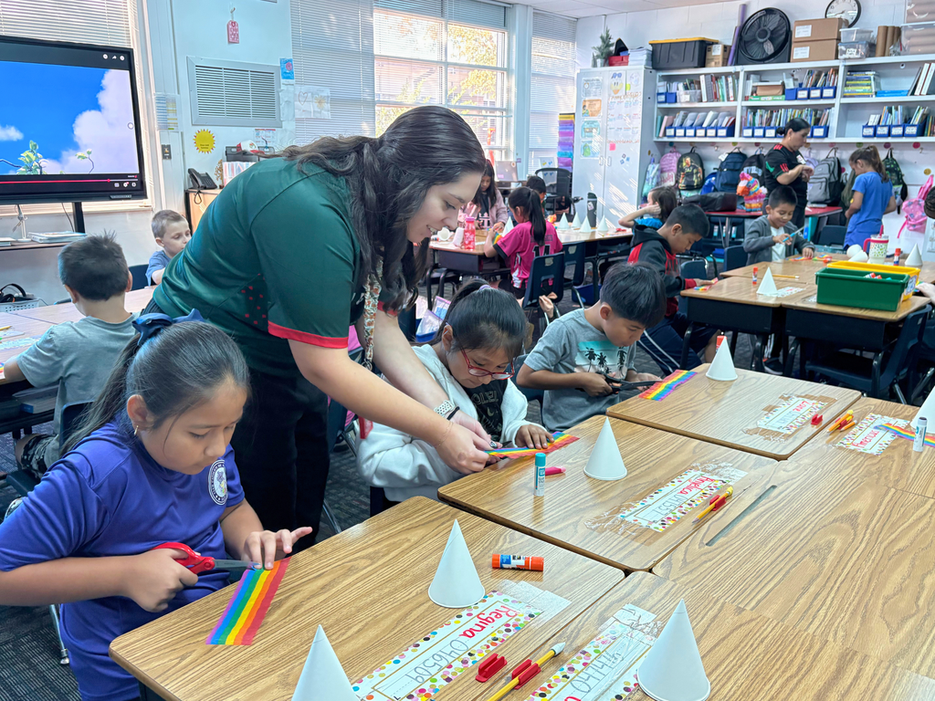 Students in Olivia Holmes’ classroom at Westwood School celebrated Hispanic Heritage Month by creating colorful piñatas! Guest speaker Mrs. Paniagua joined the class to share the fascinating history and cultural significance of piñatas in Hispanic traditions — symbols of joy, celebration, and community.