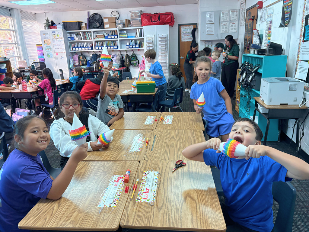 Students in Olivia Holmes’ classroom at Westwood School celebrated Hispanic Heritage Month by creating colorful piñatas! Guest speaker Mrs. Paniagua joined the class to share the fascinating history and cultural significance of piñatas in Hispanic traditions — symbols of joy, celebration, and community.