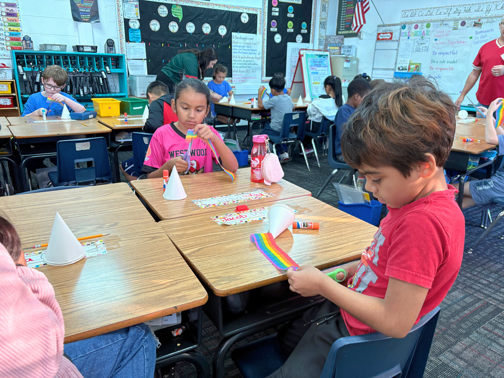 Students in Olivia Holmes’ classroom at Westwood School celebrated Hispanic Heritage Month by creating colorful piñatas! Guest speaker Mrs. Paniagua joined the class to share the fascinating history and cultural significance of piñatas in Hispanic traditions — symbols of joy, celebration, and community.