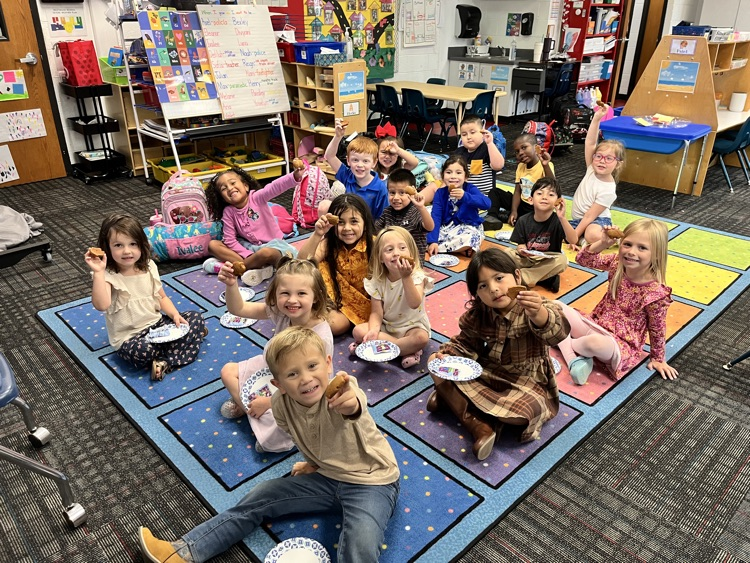 A picture of the class eating the Mexican pastry.