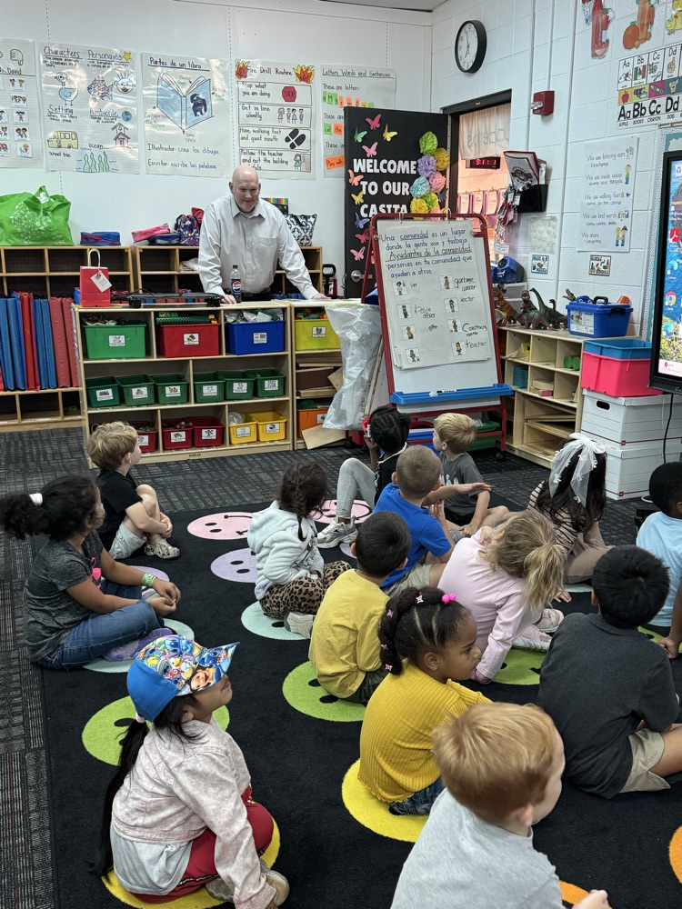 Superintendent Dr Craft visiting a PreK class