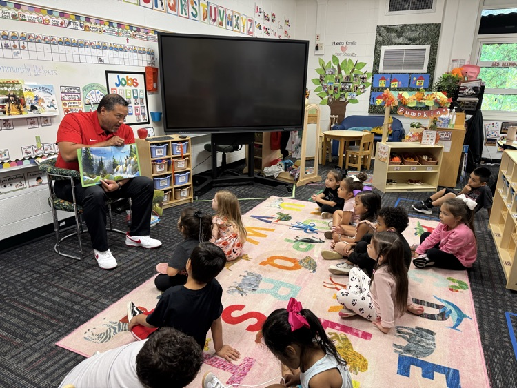 Deputy Superintendent Nick Sun reading to a PreK class
