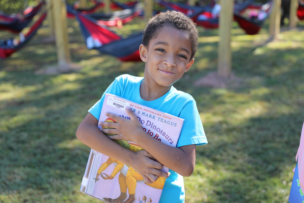 Roan School’s Media Specialist, Mrs. Emily Elliott, created a unique reading experience for her students through a PAGE grant-funded hammock garden. Students are now enjoying books and fresh air in this relaxing outdoor space. 🍁📚