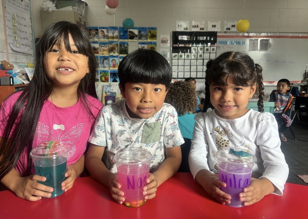 kindergarten students in classroom 