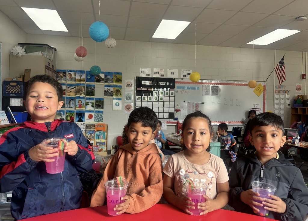 kindergarten students in classroom 