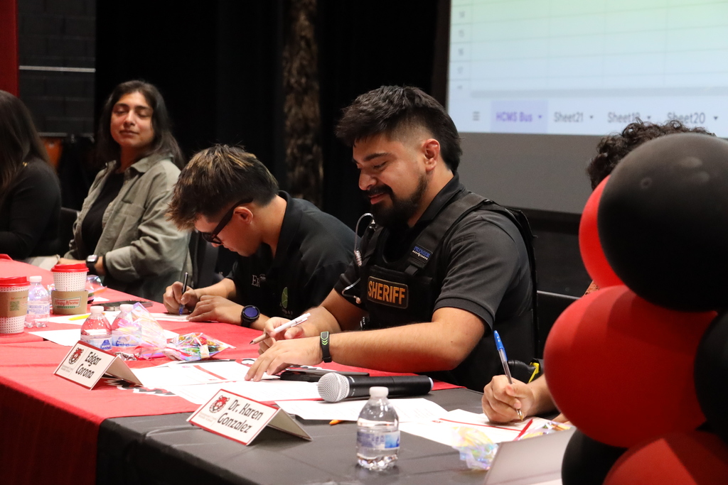 Celebrating culture and community! Hammond Creek Middle’s Social Studies Department held its first-ever Hispanic Heritage Month panel, where students learned from local leaders about their experiences and contributions. Thank you to all who made this special event possible!