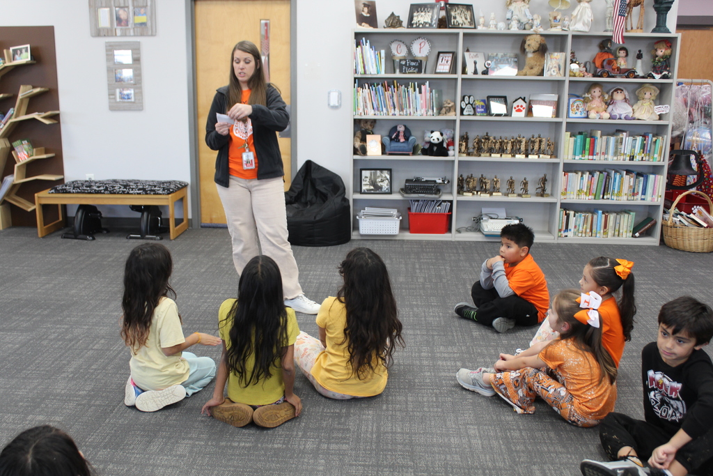 students in library 