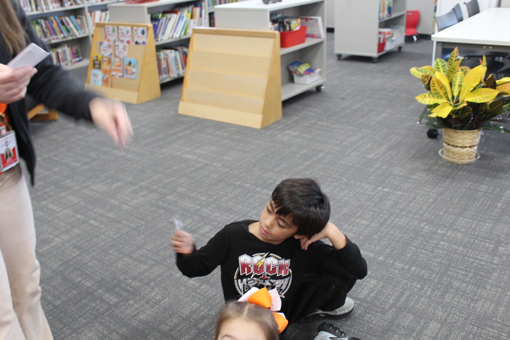 students in library 