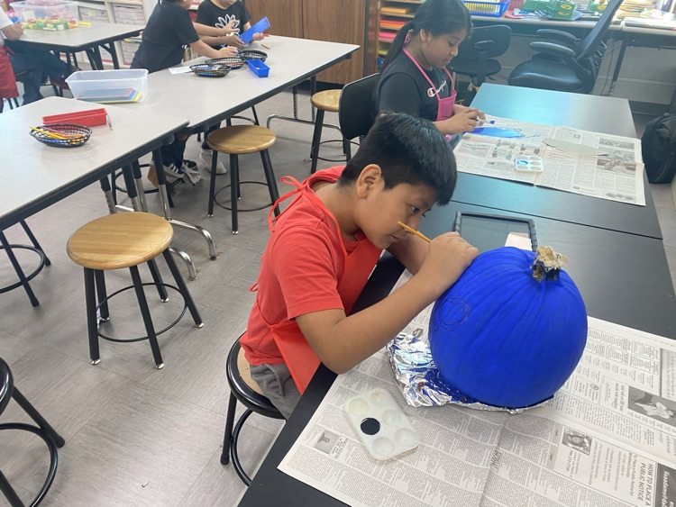 students decorate pumpkins 