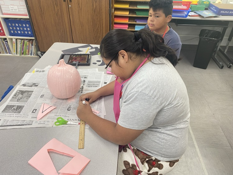 students decorate pumpkins 