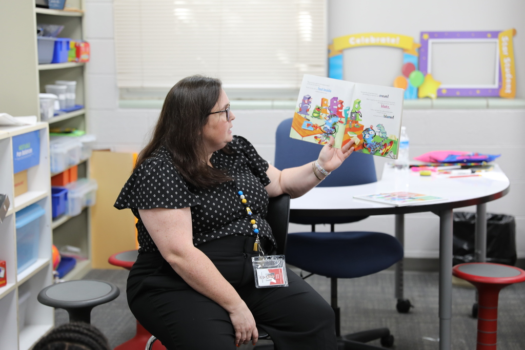Classroom Spotlight: 🌟 City Park School Counselor Emily Jones recently visited Mrs. Arthur’s class for a classroom guidance lesson. Together, they read “The Tease Monster” — a story that teaches the importance of understanding the difference between friendly teasing and hurtful teasing. The class discussed bullying, kindness, and how everyone has a voice they can use to stand up for themselves and others.