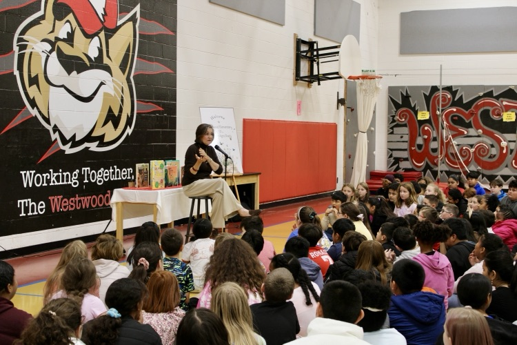 Carmen Deedy talking to students 