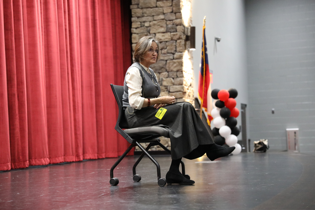 Hammond Creek and Westwood School were excited to welcome award-winning author Carmen Deedy to speak with our students! During her visit, Ms. Deedy shared stories about her life, her journey as a writer, and the power of storytelling to connect people and spark imagination. Students were captivated by her humor, warmth, and encouragement to find their own voices through writing.
