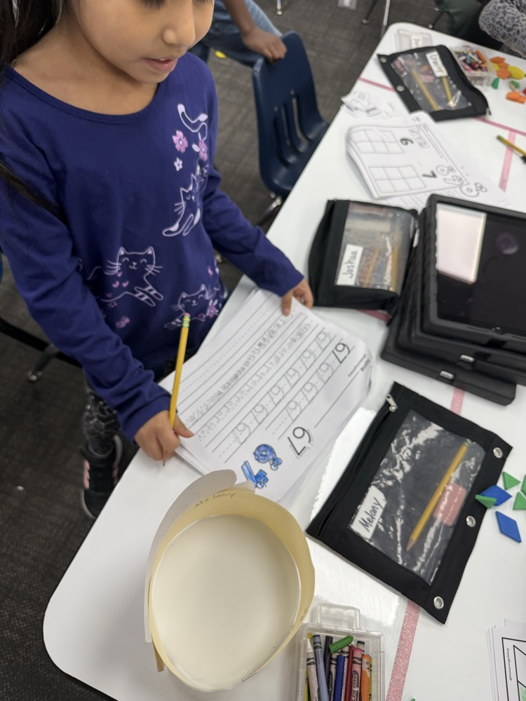 kindergartners in classroom 