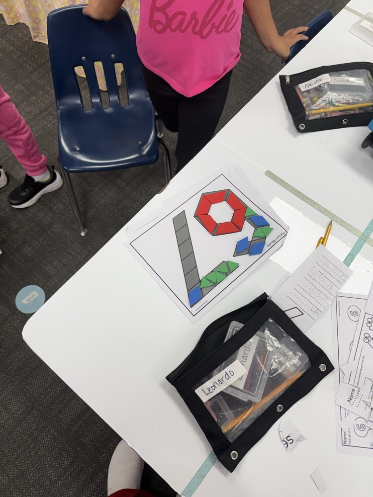 kindergartners in classroom 