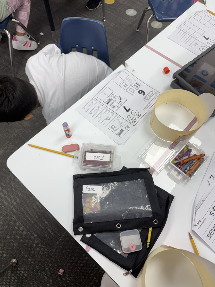 kindergartners in classroom 