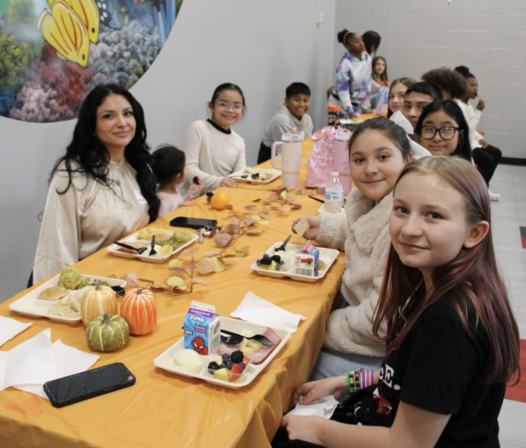 Students enjoying thanksgiving meal