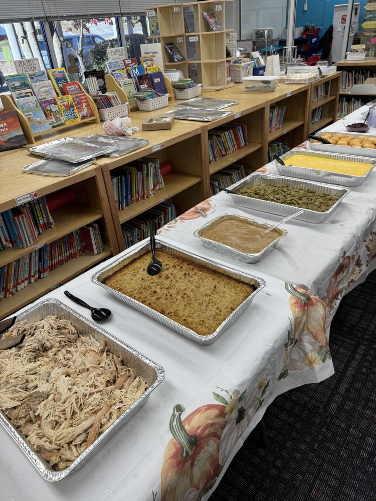 A picture of Thanksgiving food