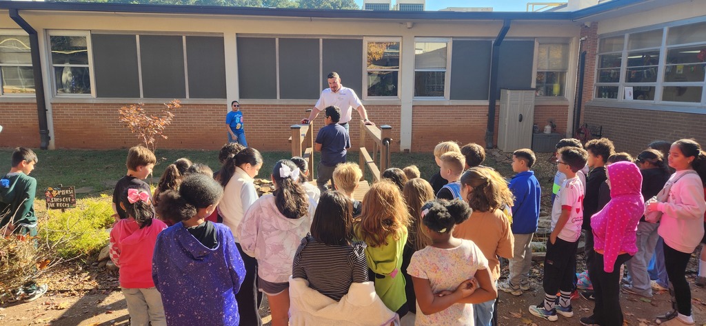 4th Grade welcomed Mr. Huch, an Engineer, to help them create a pond screen design!