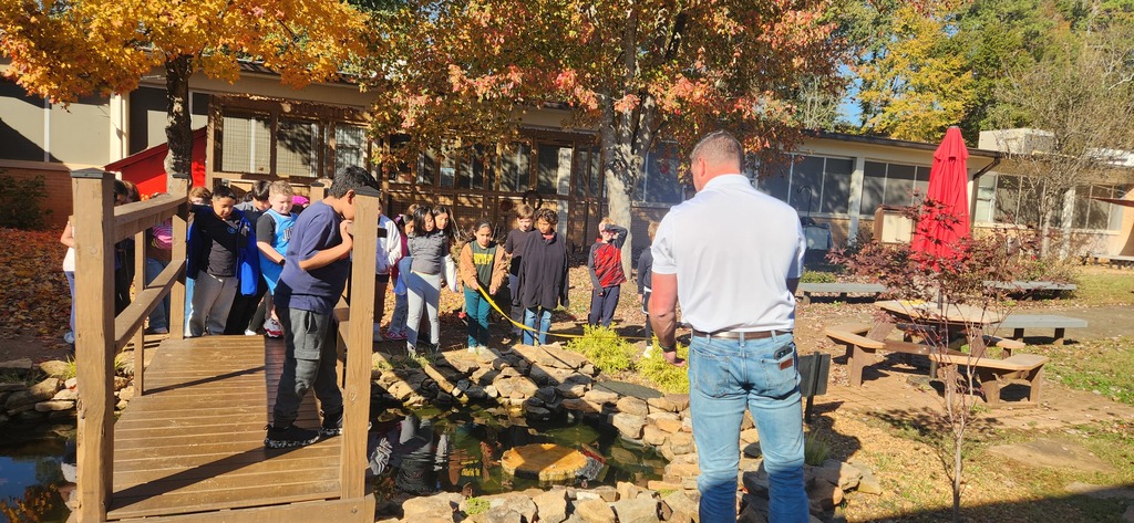 4th Grade welcomed Mr. Huch, an Engineer, to help them create a pond screen design!