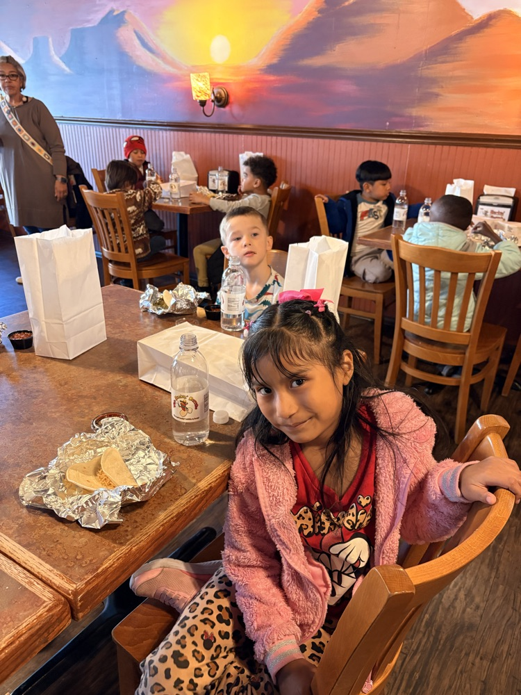 kindergartners on field trip 