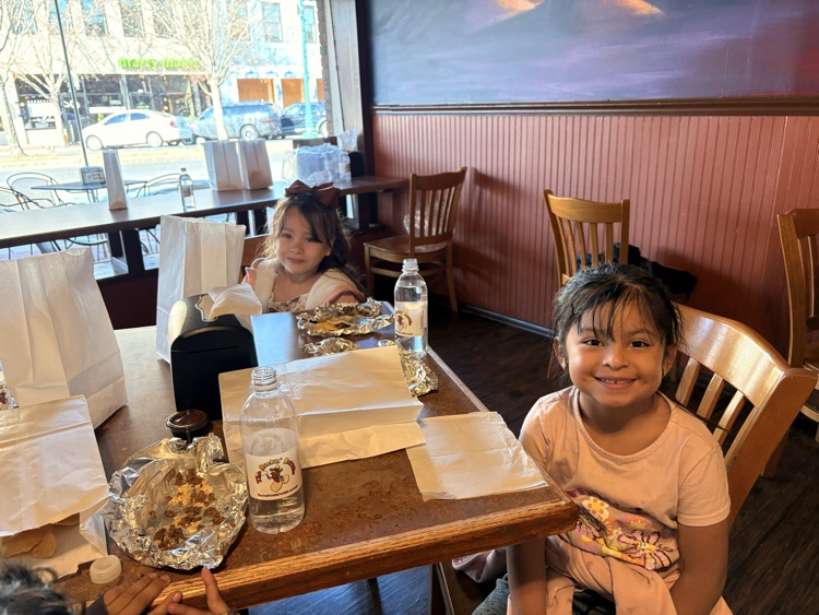 kindergartners on field trip 