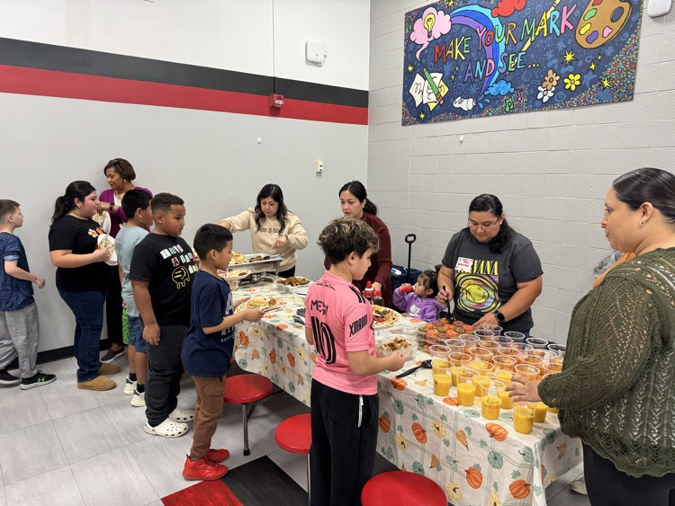 Students going through the serving line 