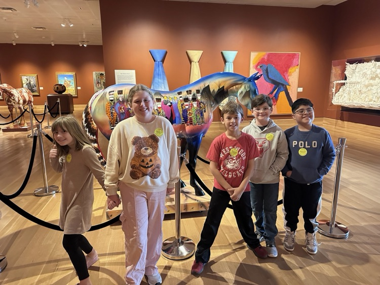 A picture of a group of students at the museum 