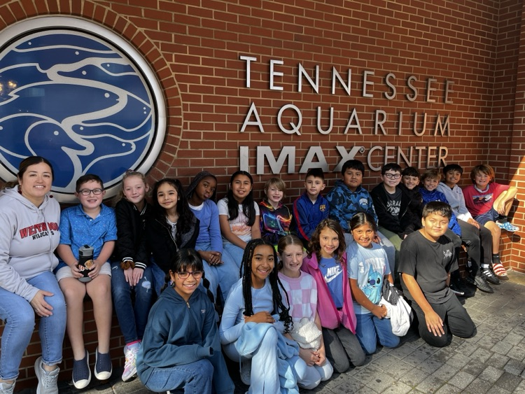 A picture of Mrs. Hernandez class in front of the TN Aquarium IMAX 