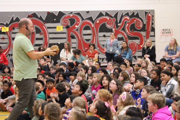 The presenter showing an armadillo to the students 