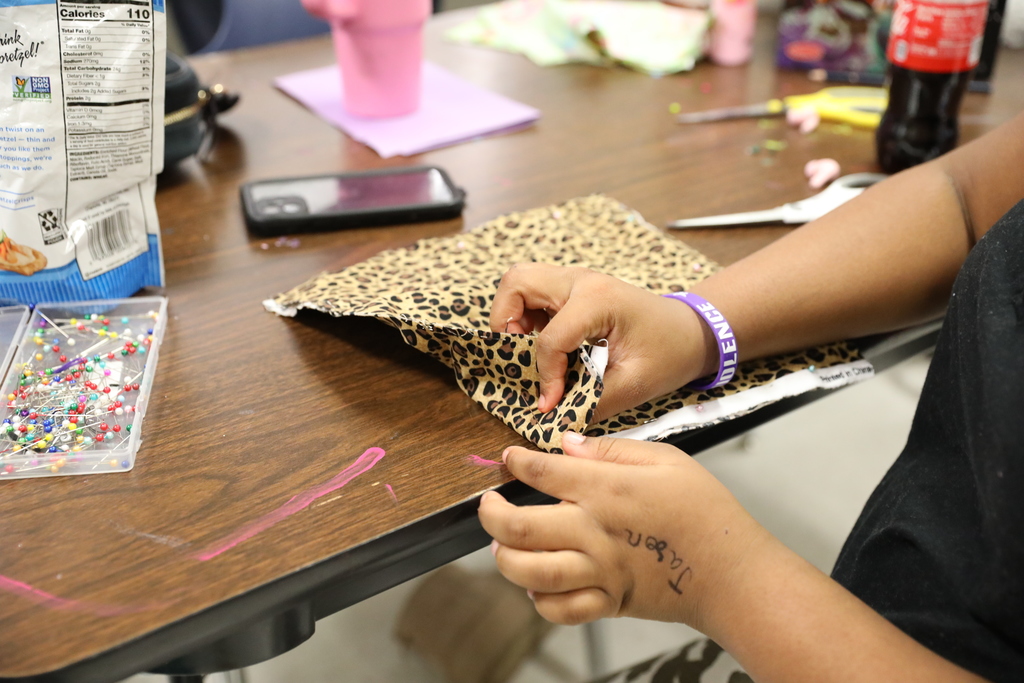 Classroom Spotlight: Before break, students in Shelby Hearn’s Theatre Arts class at The Dalton Academy learned to sew on sewing machines — laying the groundwork for hands-on costume design!