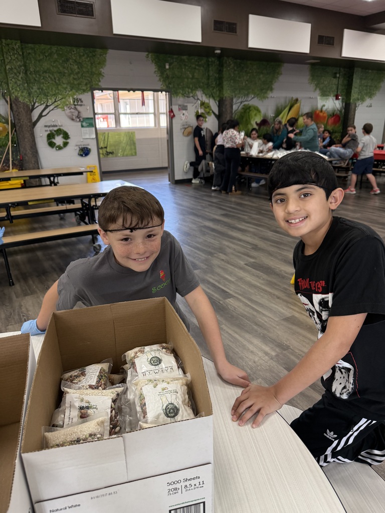 students packing bean soup packages