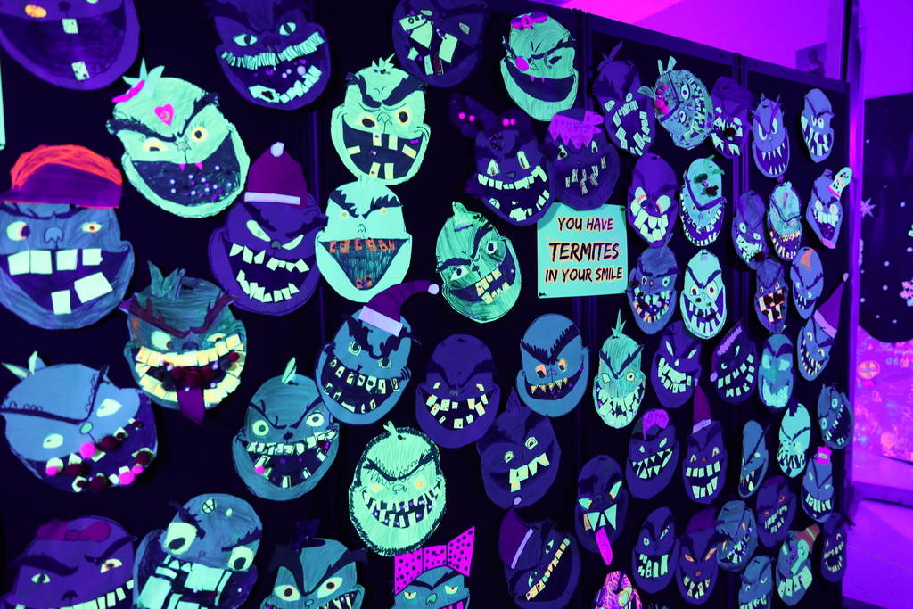 Park Creek School was excited to bring a glow room to life! Their glow room came alive with Grinch-inspired color and creativity. Even the Grinch couldn’t steal the glow! This creative experience was led by art teacher Adam Sanford, whose vision truly made the room shine. ✨🎄