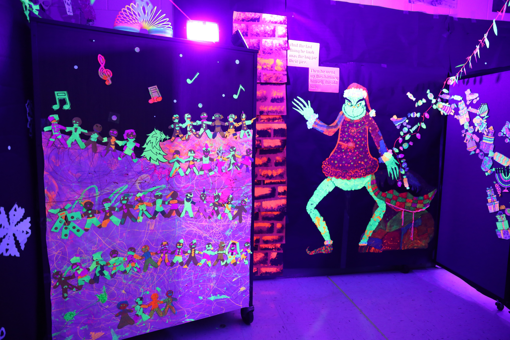 Park Creek School was excited to bring a glow room to life! Their glow room came alive with Grinch-inspired color and creativity. Even the Grinch couldnāt steal the glow! This creative experience was led by art teacher Adam Sanford, whose vision truly made the room shine. āØš