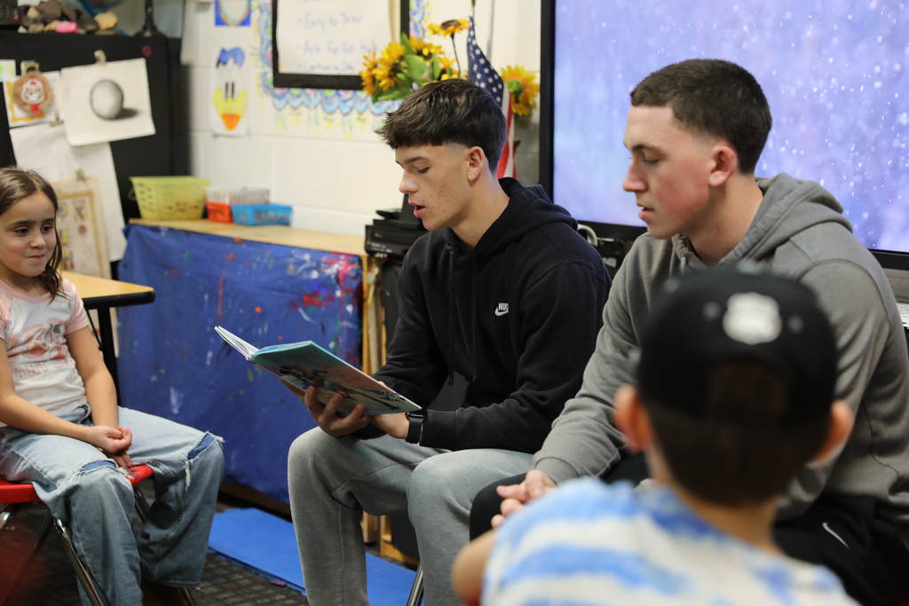 The Dalton High School Boys Basketball Team visited Westwood to read with their students and spend time connecting with them during lunch. From storytime to smiles, it was a wonderful opportunity for our students to enjoy reading and build relationships with great role models. Thank you to our DHS athletes for making the day so special!
