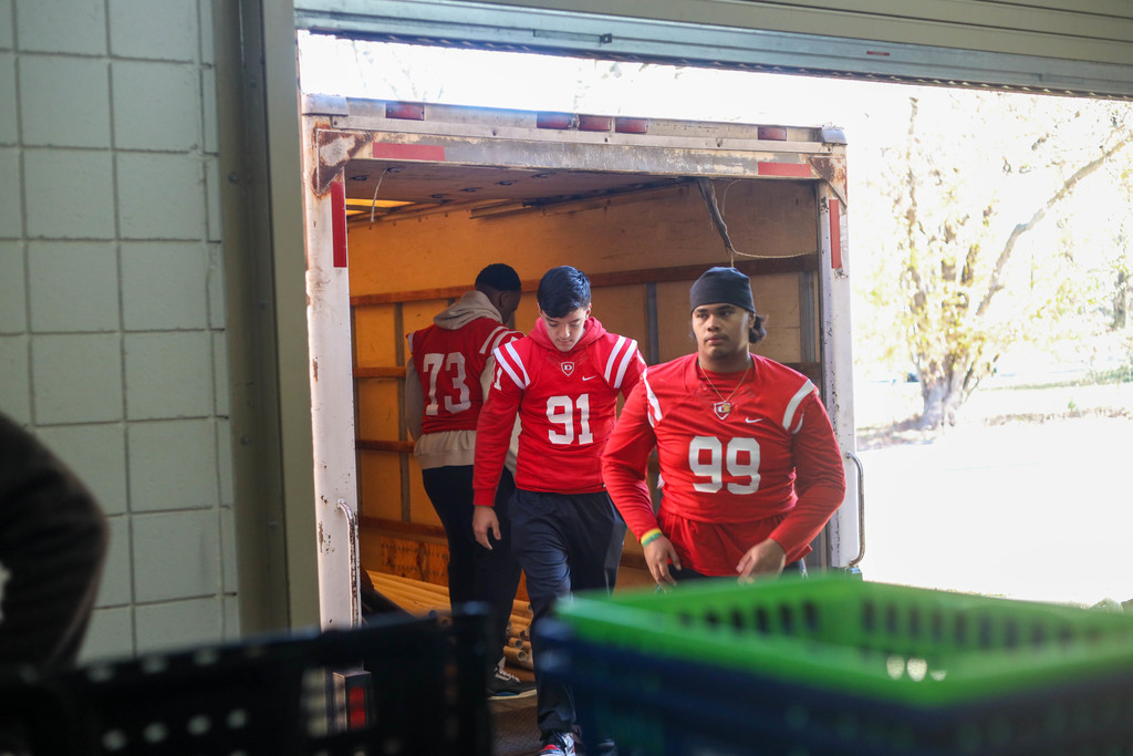 The Dalton High School Catamount Football players recently had the opportunity to serve at the Salvation Army of Whitfield, Murray, and Gordon County. These Catamounts are thankful to the Salvation Army for providing this meaningful opportunity to give back to the community.