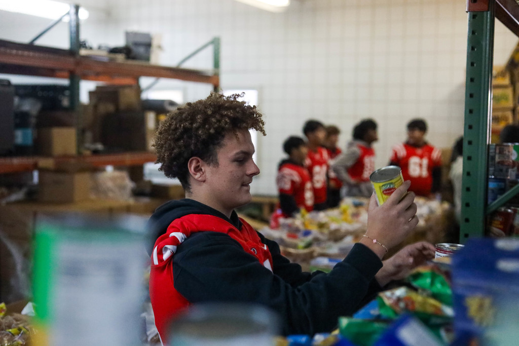 The Dalton High School Catamount Football players recently had the opportunity to serve at the Salvation Army of Whitfield, Murray, and Gordon County. These Catamounts are thankful to the Salvation Army for providing this meaningful opportunity to give back to the community.