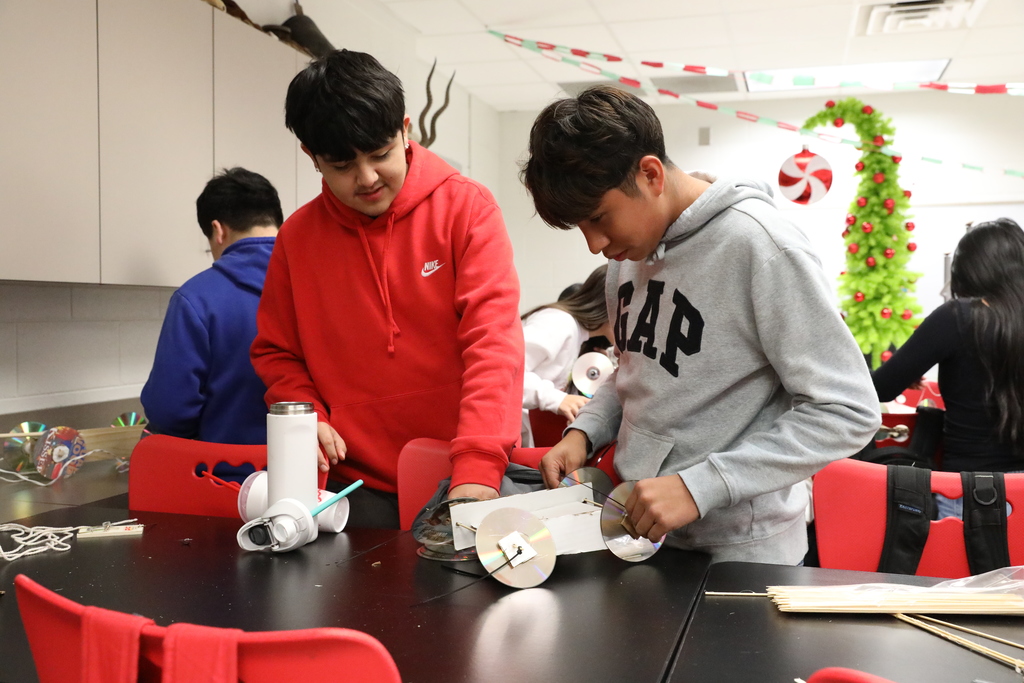 Classroom Spotlight: Abigail Weber | Dalton Junior High School 🚗⚙️ Learning comes to life in Ms. Weber’s classroom! Students put physical science into action by designing and building mousetrap cars, applying real-world engineering to explore simple and compound machines, mechanical advantage, and energy transformation. Through this hands-on challenge, students investigated how stored potential energy transforms into kinetic energy, analyzed balanced and unbalanced forces, and used Newton’s Laws of Motion to explain how force, mass, and acceleration impact motion. A great example of creativity, critical thinking, and science in action at Dalton Public Schools!