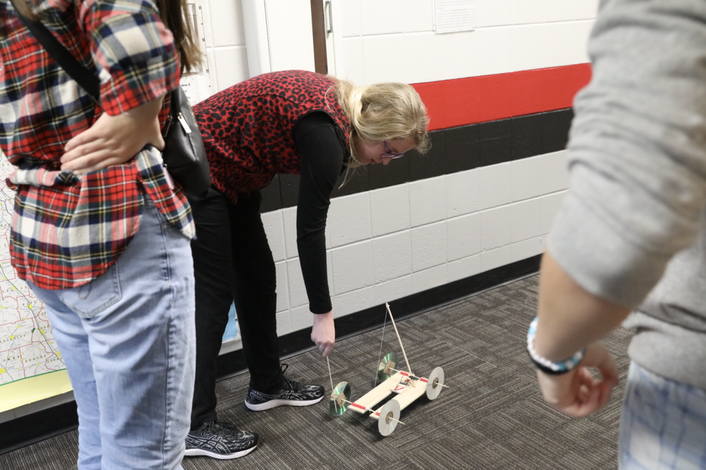 Classroom Spotlight: Abigail Weber | Dalton Junior High School 🚗⚙️ Learning comes to life in Ms. Weber’s classroom! Students put physical science into action by designing and building mousetrap cars, applying real-world engineering to explore simple and compound machines, mechanical advantage, and energy transformation. Through this hands-on challenge, students investigated how stored potential energy transforms into kinetic energy, analyzed balanced and unbalanced forces, and used Newton’s Laws of Motion to explain how force, mass, and acceleration impact motion. A great example of creativity, critical thinking, and science in action at Dalton Public Schools!