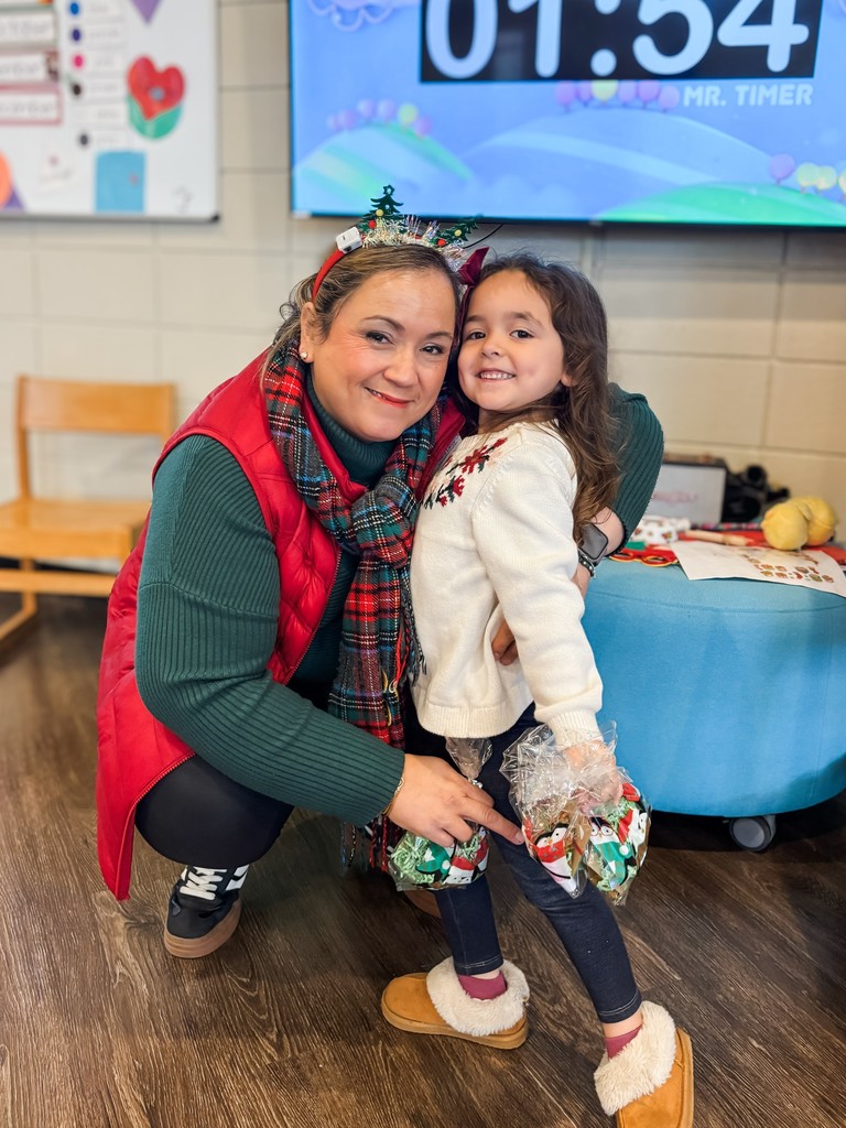 Holiday Joy with Our Little Cats! ✨🎄 Our Little Cats students have been busy celebrating the holiday season through stories, art, and meaningful conversations! From learning how arctic animals prepare for winter to exploring Christmas traditions from around the world, students enjoyed a week full of discovery and cheer. The celebration wrapped up with a read-aloud of Olivia Helps with Christmas, a creative art activity, festive fellowship, and even a special visit from the North Pole—complete with a keepsake ornament for each student. It was a joyful way to close out the season and create lasting memories for our Little Cats! ❤️