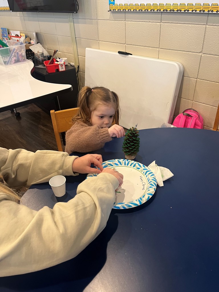 Holiday Joy with Our Little Cats! ✨🎄 Our Little Cats students have been busy celebrating the holiday season through stories, art, and meaningful conversations! From learning how arctic animals prepare for winter to exploring Christmas traditions from around the world, students enjoyed a week full of discovery and cheer. The celebration wrapped up with a read-aloud of Olivia Helps with Christmas, a creative art activity, festive fellowship, and even a special visit from the North Pole—complete with a keepsake ornament for each student. It was a joyful way to close out the season and create lasting memories for our Little Cats! ❤️