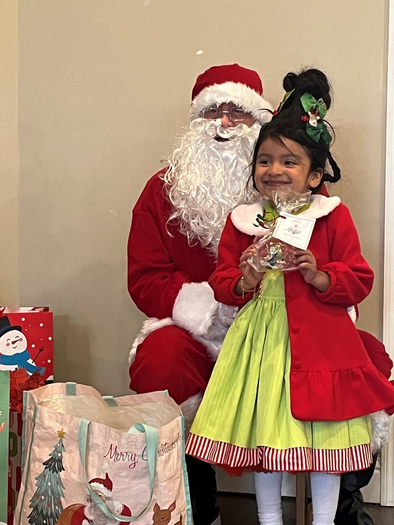 Holiday Joy with Our Little Cats! ✨🎄 Our Little Cats students have been busy celebrating the holiday season through stories, art, and meaningful conversations! From learning how arctic animals prepare for winter to exploring Christmas traditions from around the world, students enjoyed a week full of discovery and cheer. The celebration wrapped up with a read-aloud of Olivia Helps with Christmas, a creative art activity, festive fellowship, and even a special visit from the North Pole—complete with a keepsake ornament for each student. It was a joyful way to close out the season and create lasting memories for our Little Cats! ❤️