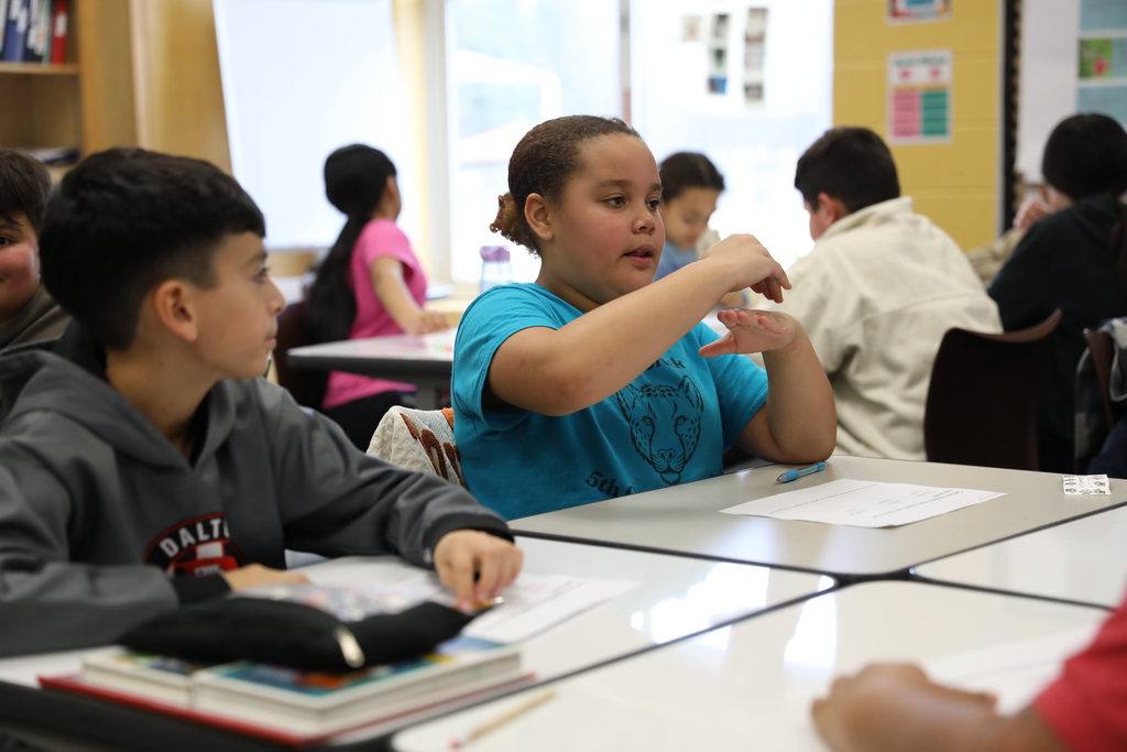 Classroom Spotlight: Students in Amanda Souther’s class at Park Creek School are exploring the power of magnets! Through hands-on learning, they discovered how magnetism works, its connection to electricity, and how these forces are used in the real world.⚡🧲