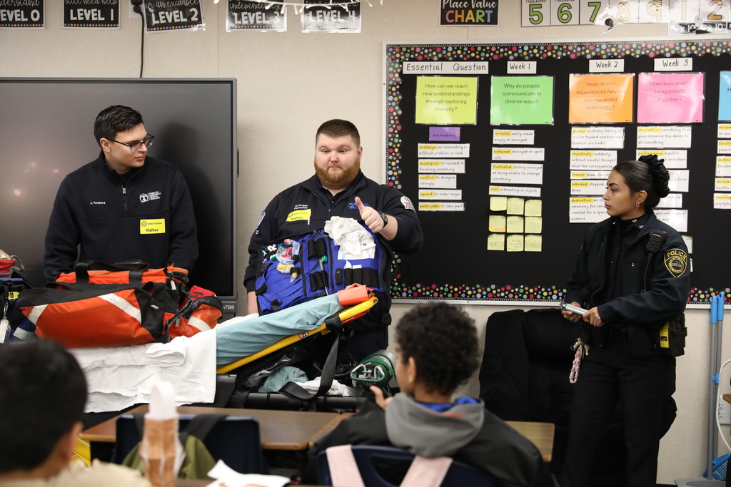 Today, Roan School hosted its annual RED (Roan Exploration and Discover) Day, featuring exciting fine arts lessons and activities in a conference-style setting!   Students enjoyed drama exercises with the Dalton High School Players, puppetry with the Dalton Whitfield Public Library, pixel art, cooking, barbering, ballet, and learning about the art of emergency care with EMS staff and SRO Ruiz—and that was just the beginning!   With many more hands-on sessions led by teachers and community partners, RED Day was packed with creativity, exploration, and fun!