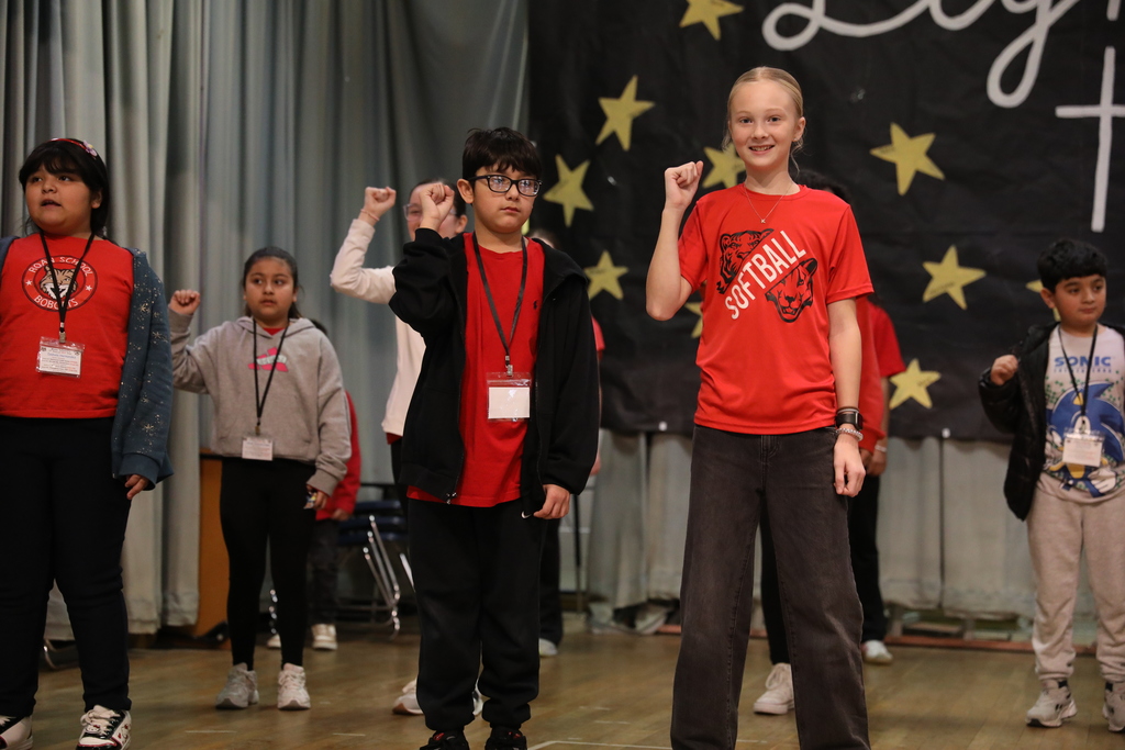 Today, Roan School hosted its annual RED (Roan Exploration and Discover) Day, featuring exciting fine arts lessons and activities in a conference-style setting!   Students enjoyed drama exercises with the Dalton High School Players, puppetry with the Dalton Whitfield Public Library, pixel art, cooking, barbering, ballet, and learning about the art of emergency care with EMS staff and SRO Ruiz—and that was just the beginning!   With many more hands-on sessions led by teachers and community partners, RED Day was packed with creativity, exploration, and fun!