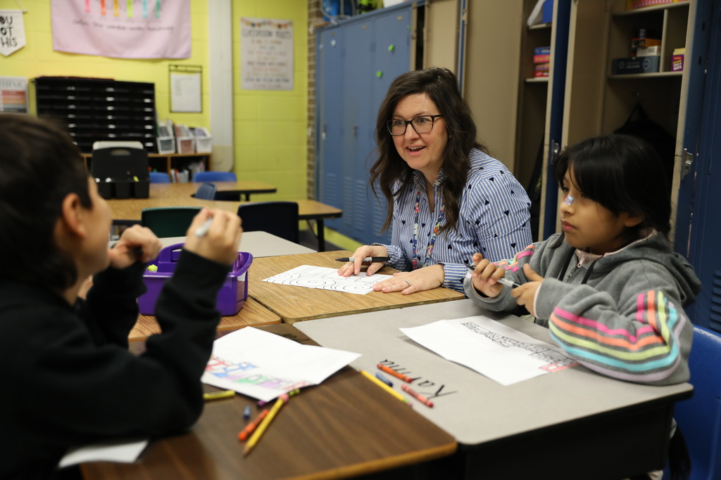 Today, Roan School hosted its annual RED (Roan Exploration and Discover) Day, featuring exciting fine arts lessons and activities in a conference-style setting!   Students enjoyed drama exercises with the Dalton High School Players, puppetry with the Dalton Whitfield Public Library, pixel art, cooking, barbering, ballet, and learning about the art of emergency care with EMS staff and SRO Ruiz—and that was just the beginning!   With many more hands-on sessions led by teachers and community partners, RED Day was packed with creativity, exploration, and fun!
